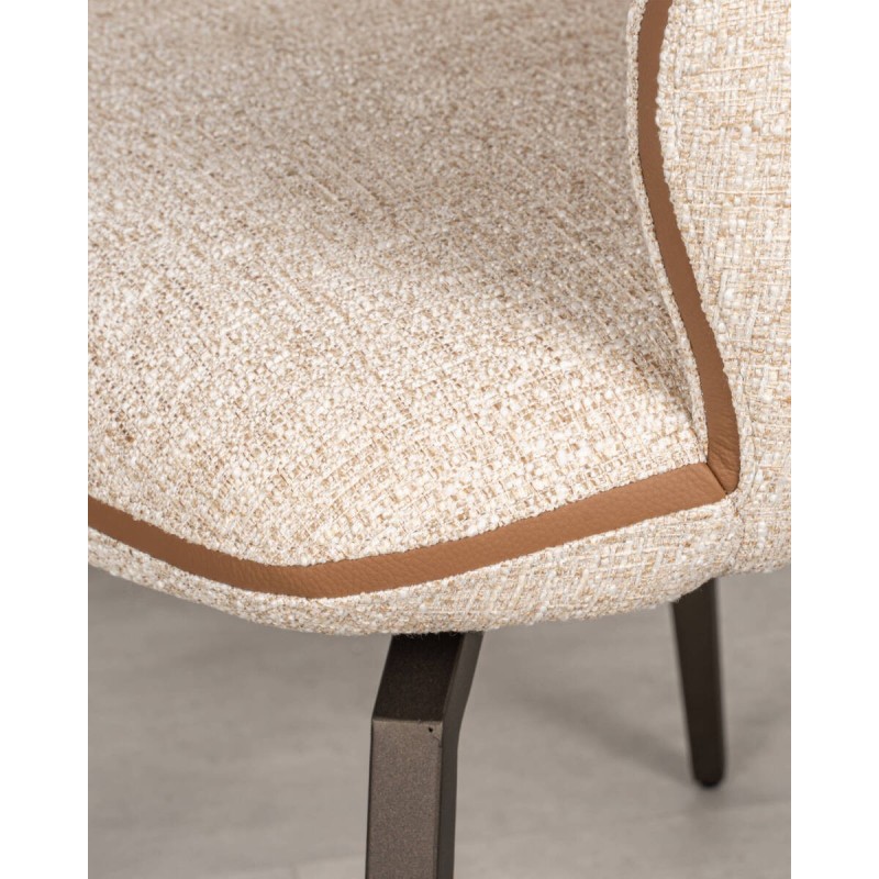 Silla de comedor beige arena con patas bronce | Muebles Benítez