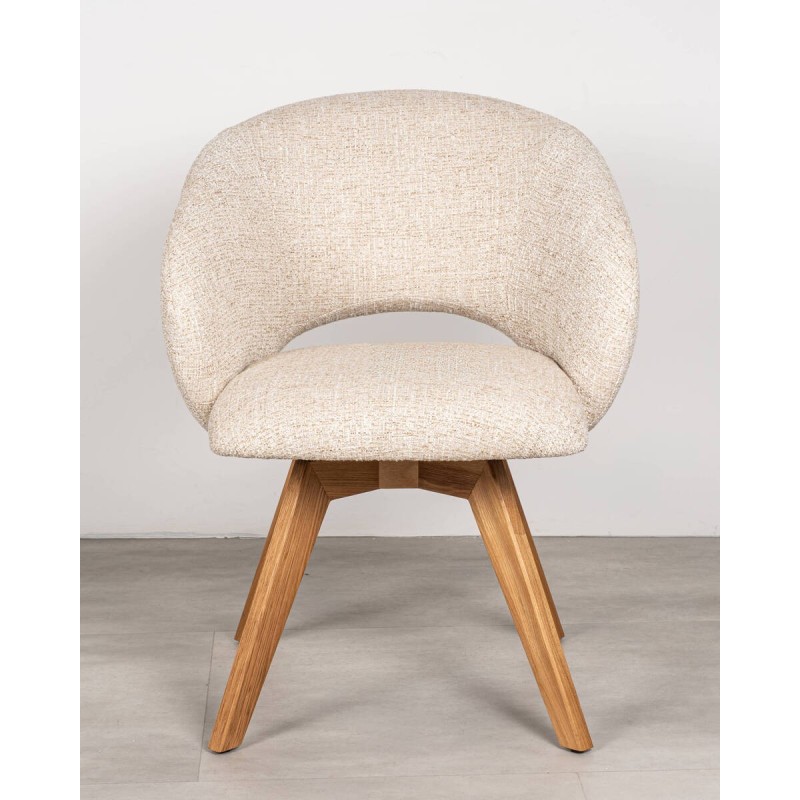 Silla Nobu comedor tapizada beige con patas de madera y base giratoria