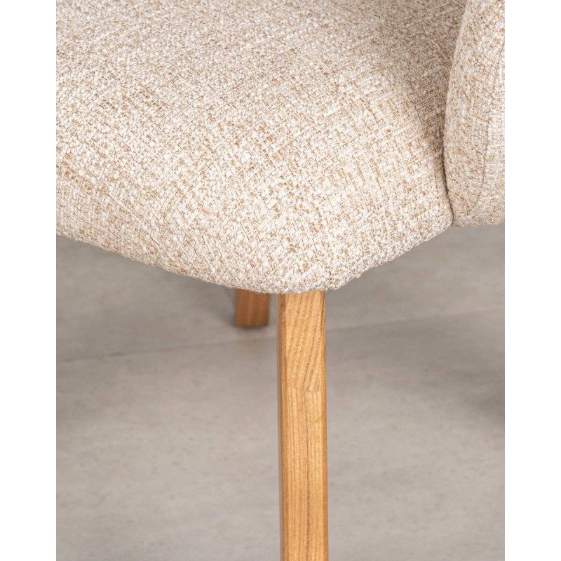 Silla Nobu comedor tapizada beige con patas de madera y base giratoria