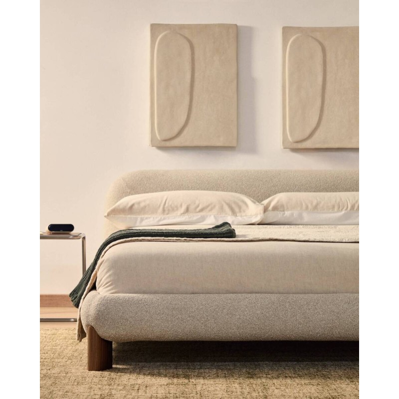 Odina bed with removable cover, raw bouclé fabric and solid ash wood legs with a walnut finish for a 160 x 200 cm mattress.
