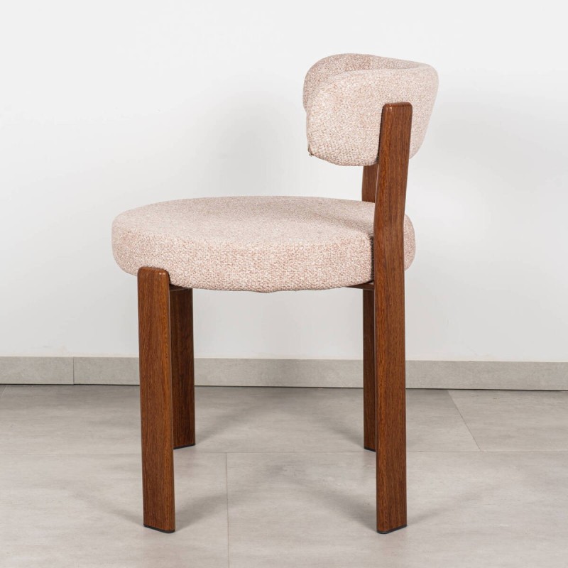 Silla Odra Tapizada en Beige con Patas de Metal Acabado Nogal