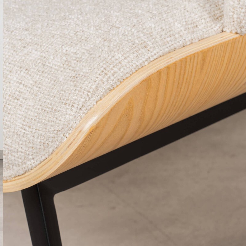 Sillón Cozy Tapizado en Bouclé Crema con Base de Roble Natural y Patas Negras