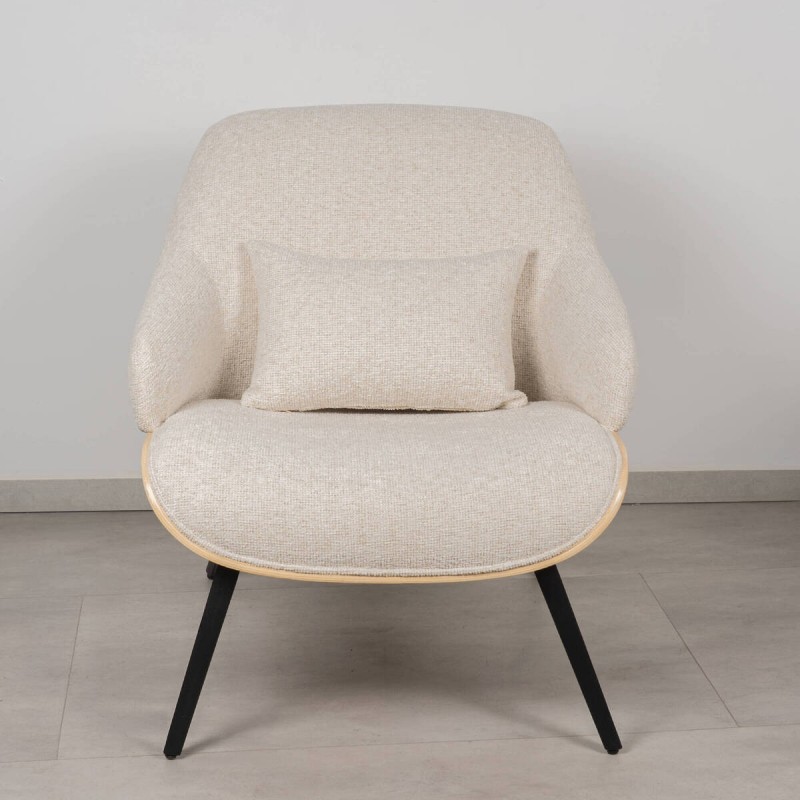 Sillón Cozy Tapizado en Bouclé Crema con Base de Roble Natural y Patas Negras