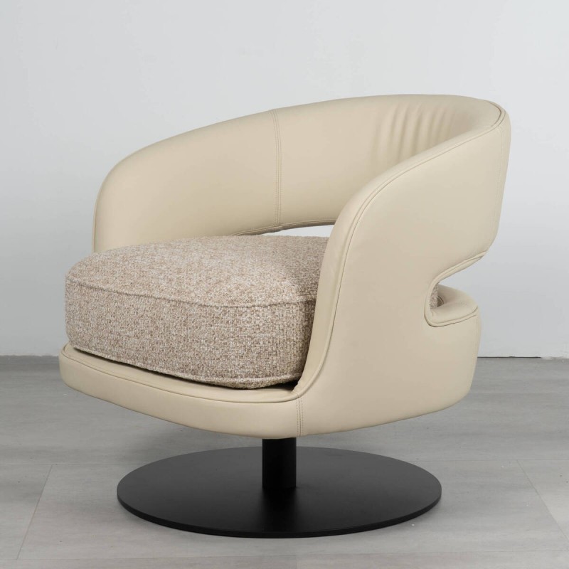 Sillón giratorio beige 360º con base metálica | Muebles Benítez
