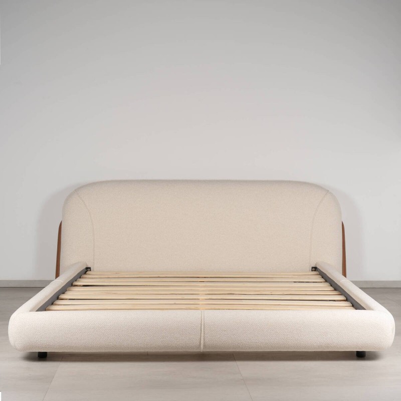 Cama Bela Tapizada en Bouclé Crema con Cabecero en Madera de Fresno