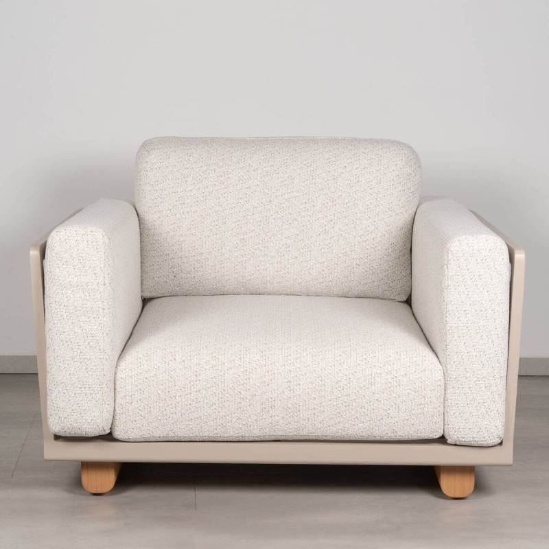 Moka outdoor armchair in aluminum with side slats and cream fabric cushions