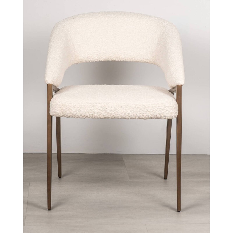 Silla Amara bouclé beige con patas en bronce cepillado