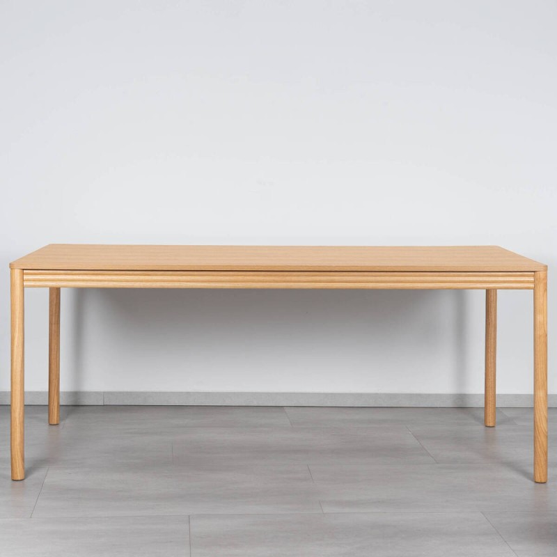 Mesa de Comedor Limia Acabado Roble con Patas Macizas 180cm