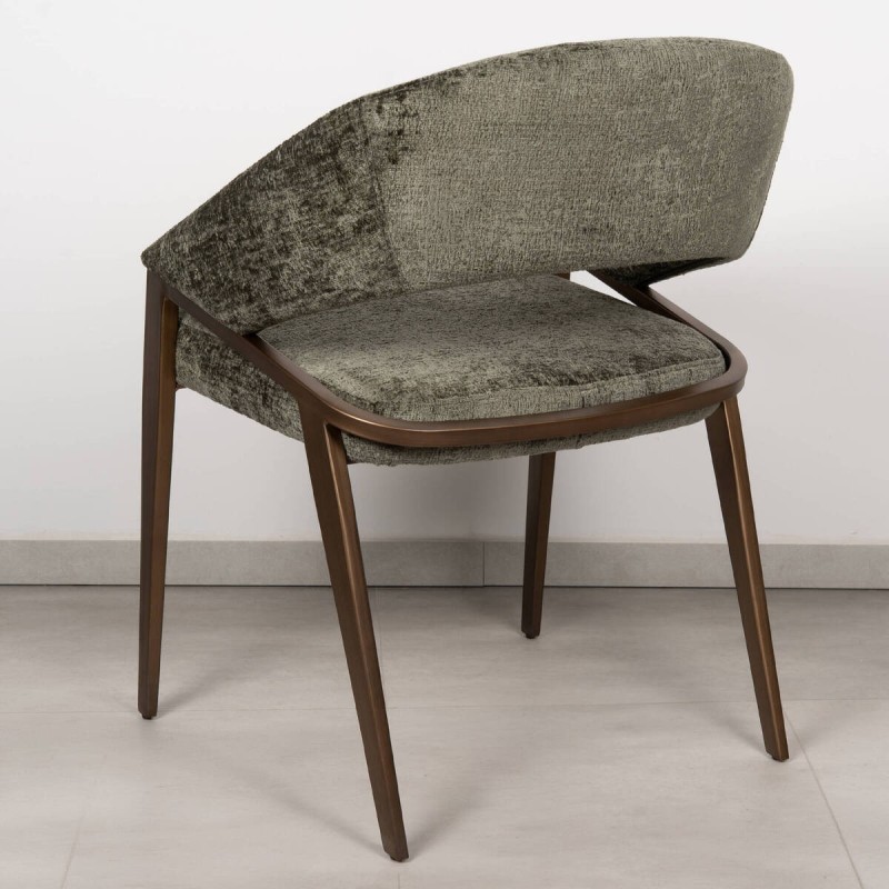 Silla Amara tapizada en chenilla verde y patas de bronce
