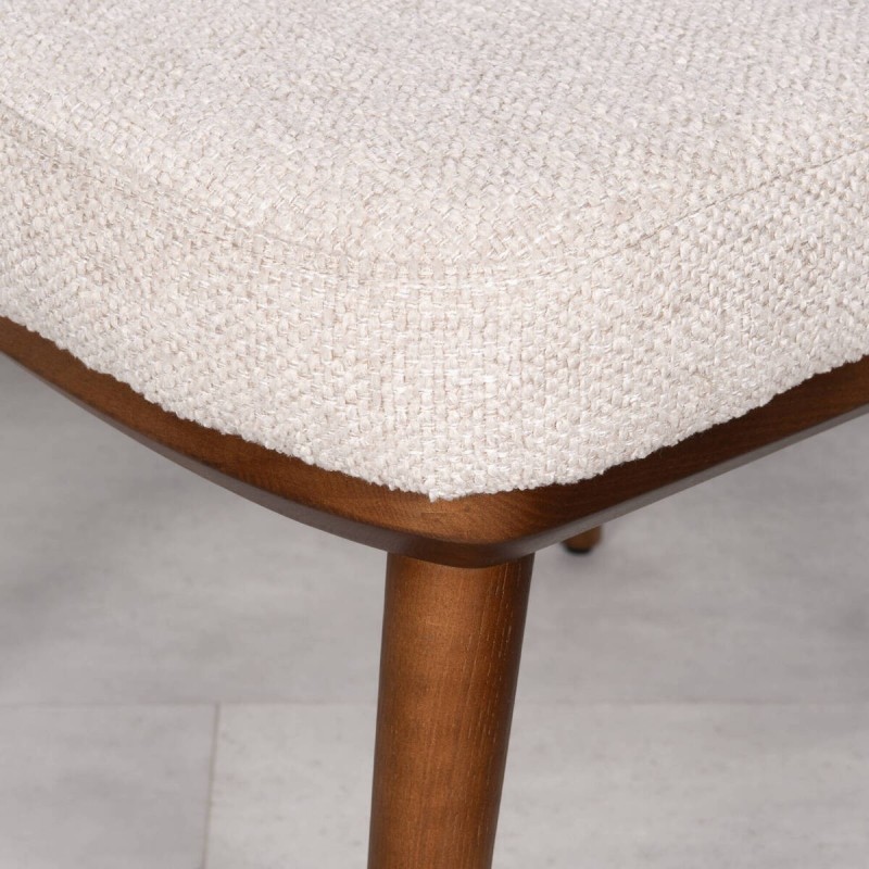 Silla de Comedor Aira Tapizada en Crema con Respaldo Calado
