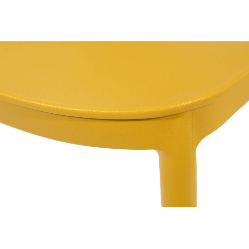 Silla mostaza de polipropileno con respaldo calado | Muebles Benítez