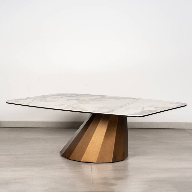 Mesa de centro Oria con base escultórica y tapa de cerámica