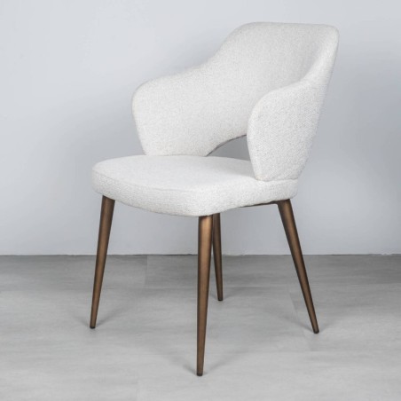 Silla crema con patas metálicas bronce | Muebles Benítez
