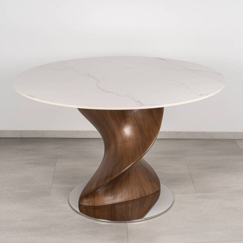 Mesa redonda mistral de cerámica con base escultórica en nogal 120x76cm