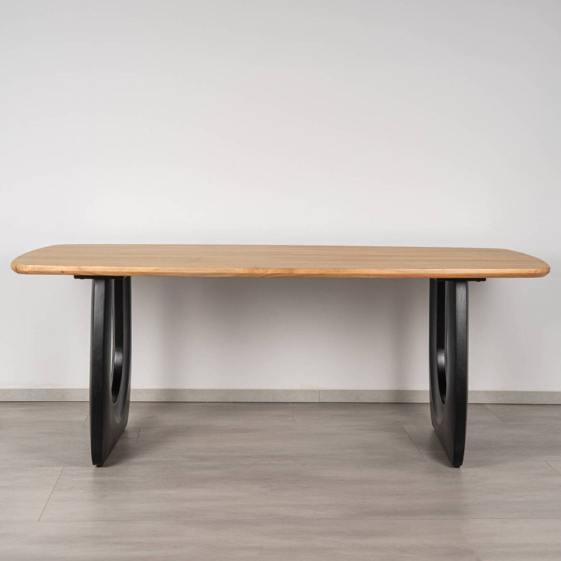 Mesa de comedor Bosco de acacia con patas en arco negro 200 cm | Muebles Benítez